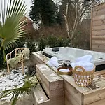 Hyggeligt Hus I Med Wellness Og Massage ハザスレウ
